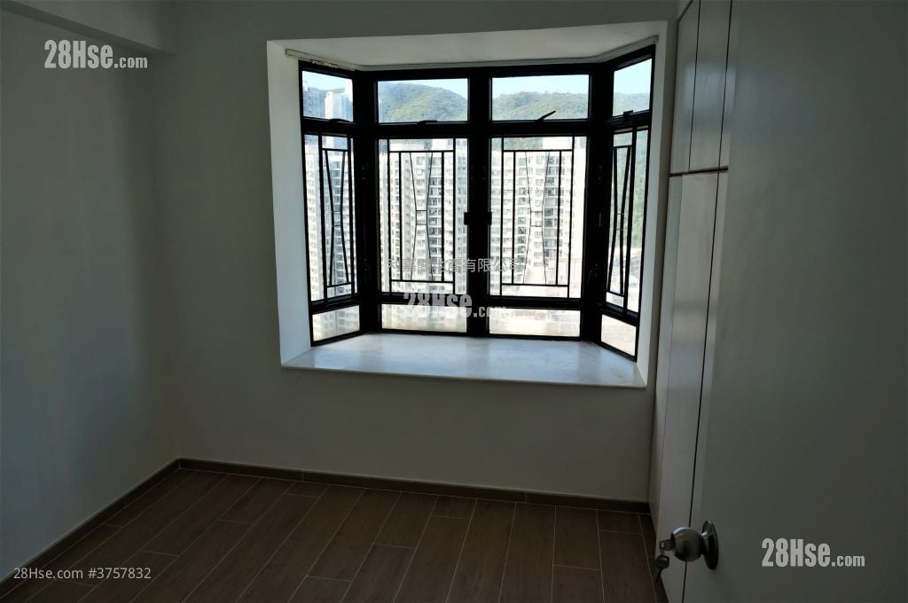 Kornhill Sell 2 Bedrooms , 1 Bathroom 499 ft²