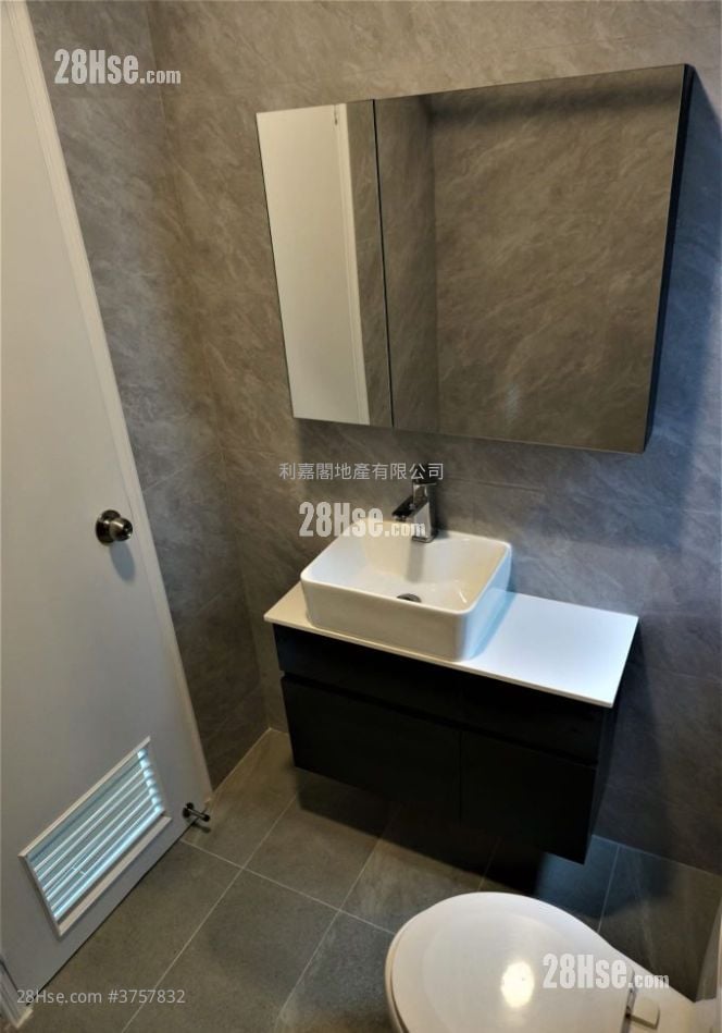 Kornhill Sell 2 Bedrooms , 1 Bathroom 499 ft²