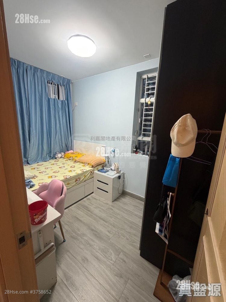 Shan Lai Court Sell 2 Bedrooms , 1 Bathroom 447 ft²