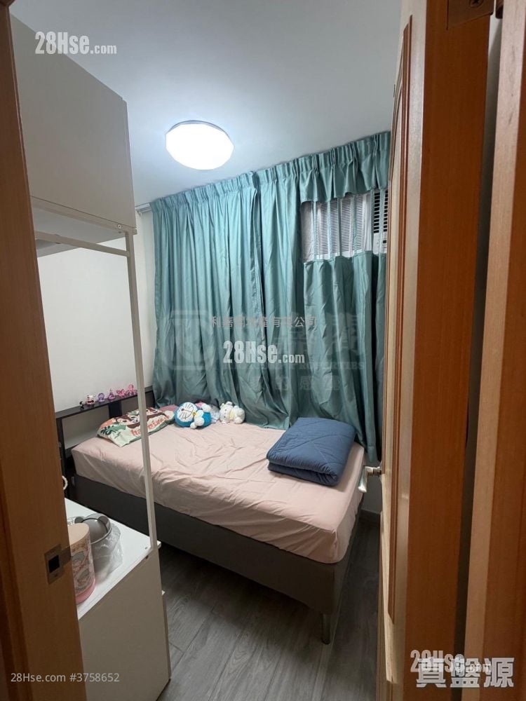 Shan Lai Court Sell 2 Bedrooms , 1 Bathroom 447 ft²
