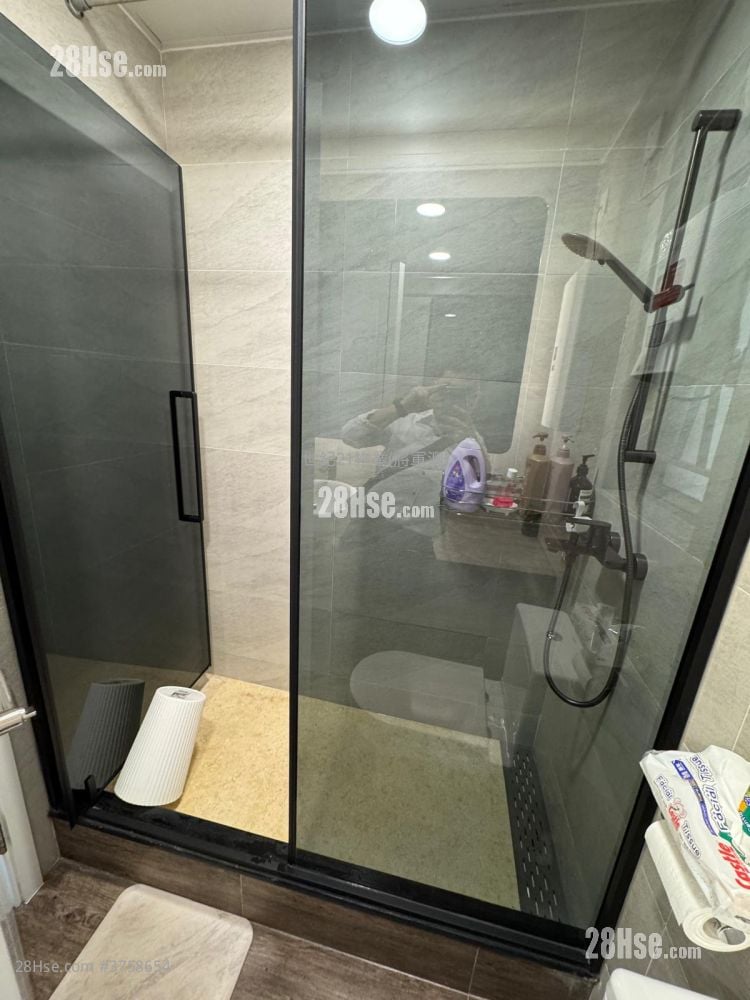 Choi Ming Court Sell 3 Bedrooms , 2 Bathrooms 650 ft²