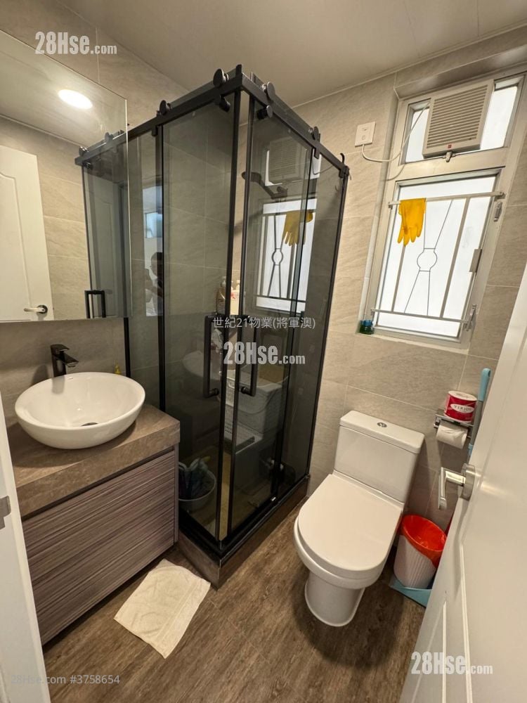 Choi Ming Court Sell 3 Bedrooms , 2 Bathrooms 650 ft²