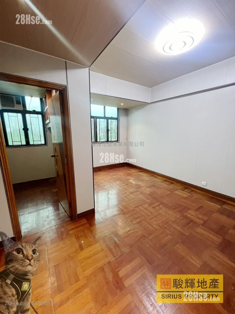 Ashfield House Rental 3 Bedrooms , 1 Bathroom 532 ft²