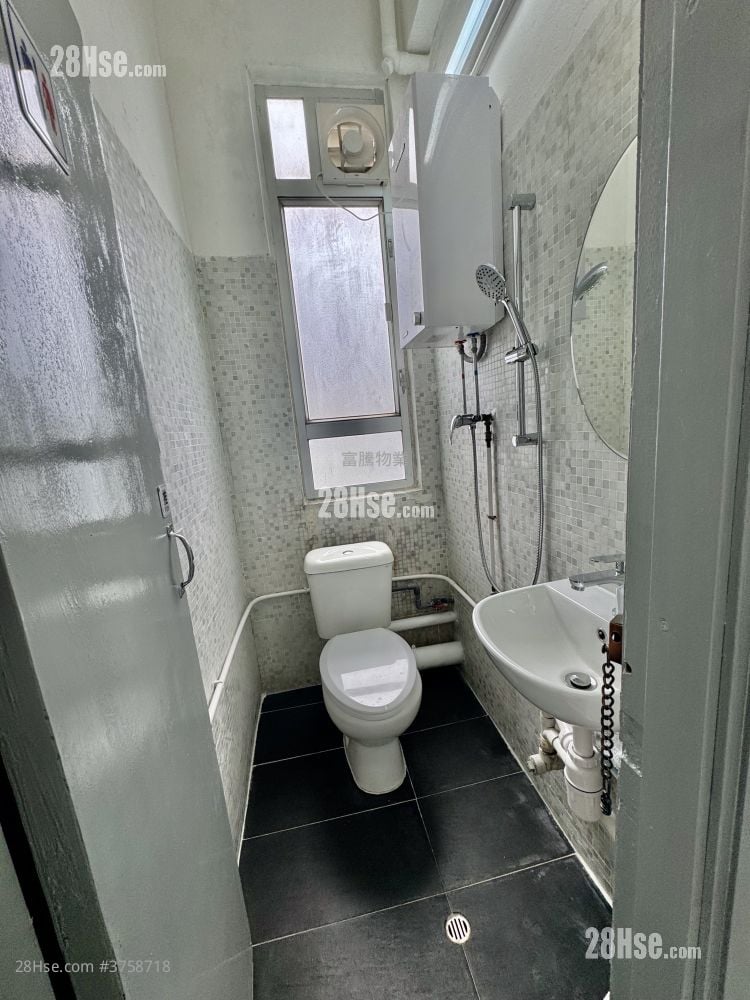 Wah Lok Industrial Centre Sell Studio , 1 Toilet