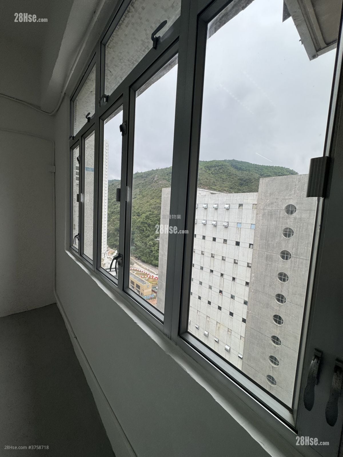 Wah Lok Industrial Centre Sell Studio , 1 Toilet