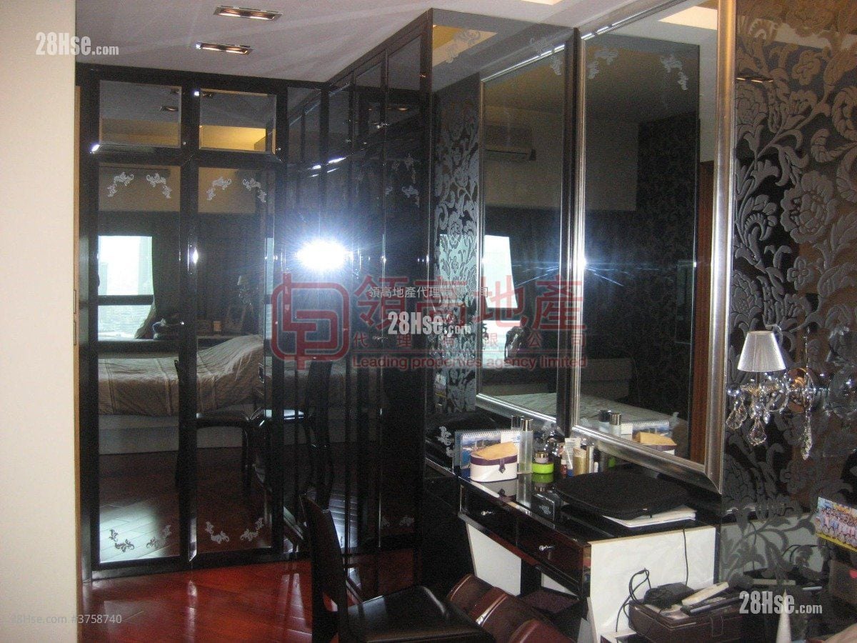 The Arch Sell 3 Bedrooms , 2 Bathrooms 969 ft²