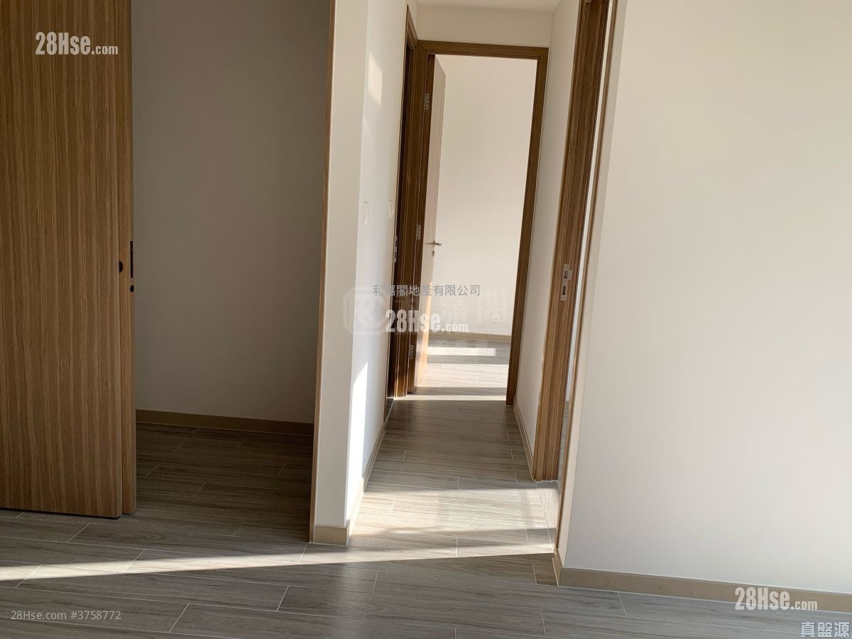 Novum East Sell 3 Bedrooms , 1 Bathroom 451 ft²