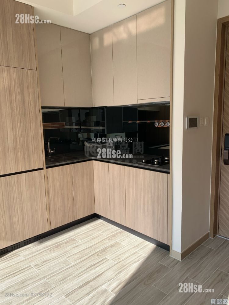 Novum East Sell 3 Bedrooms , 1 Bathroom 451 ft²