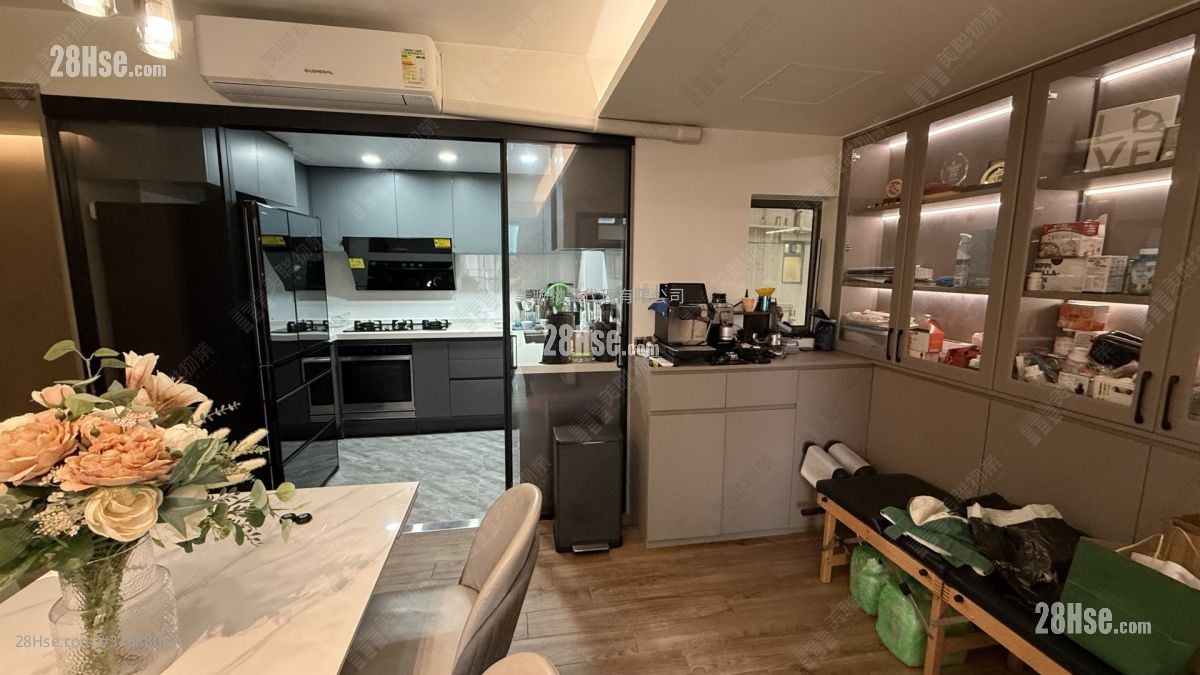 Residence Oasis Sell 3 Bedrooms , 2 Bathrooms 745 ft²