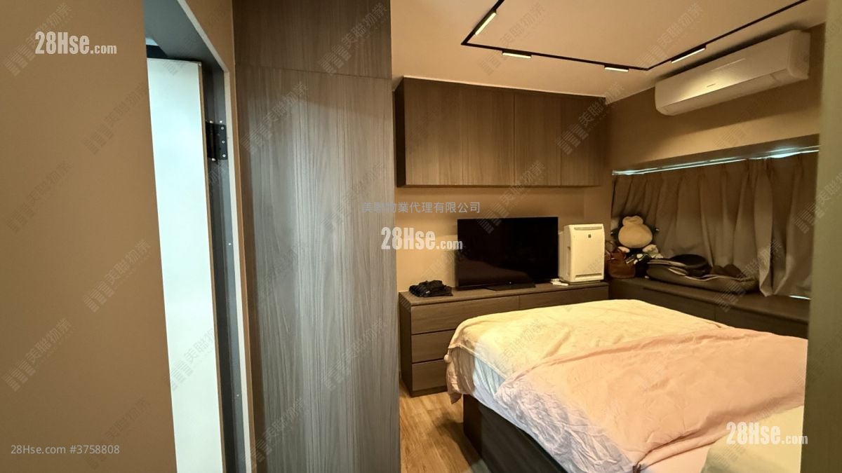 Residence Oasis Sell 3 Bedrooms , 2 Bathrooms 745 ft²