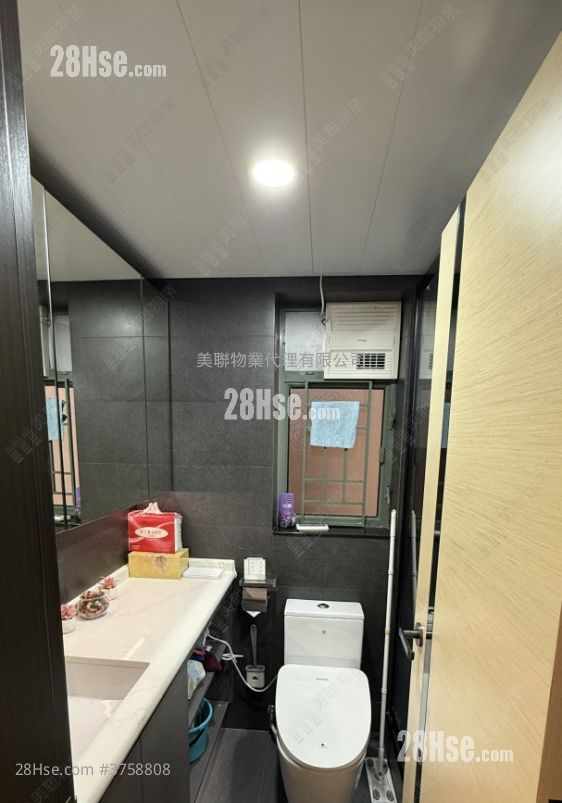 Residence Oasis Sell 3 Bedrooms , 2 Bathrooms 745 ft²