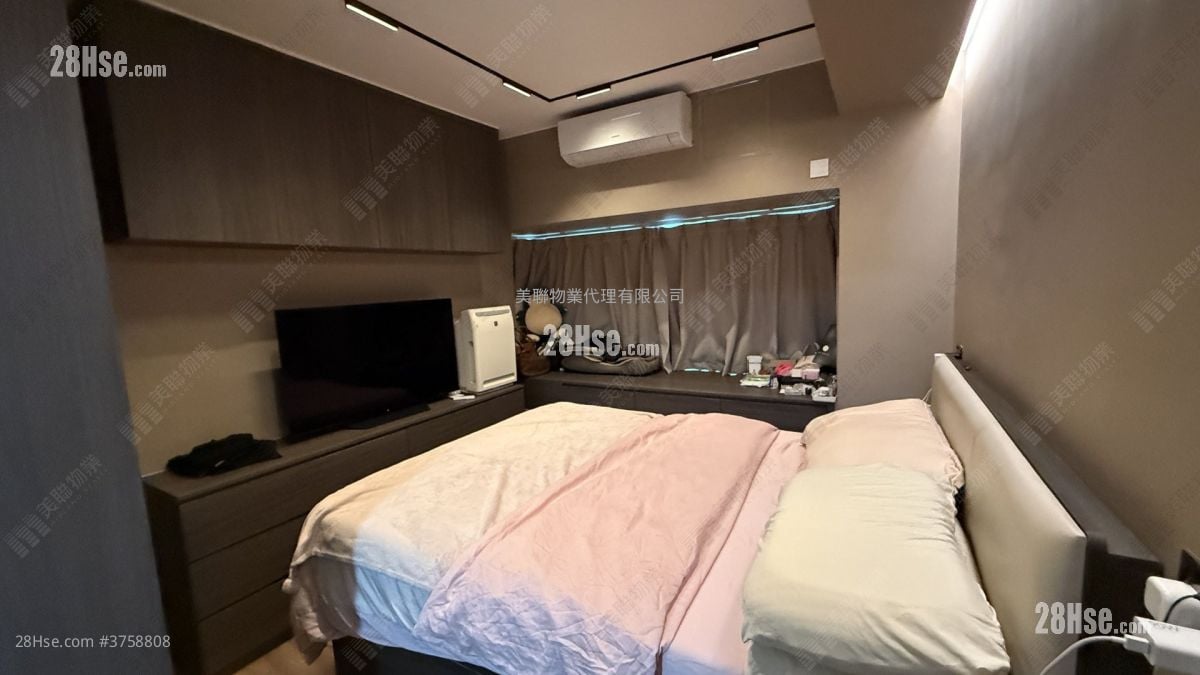 Residence Oasis Sell 3 Bedrooms , 2 Bathrooms 745 ft²