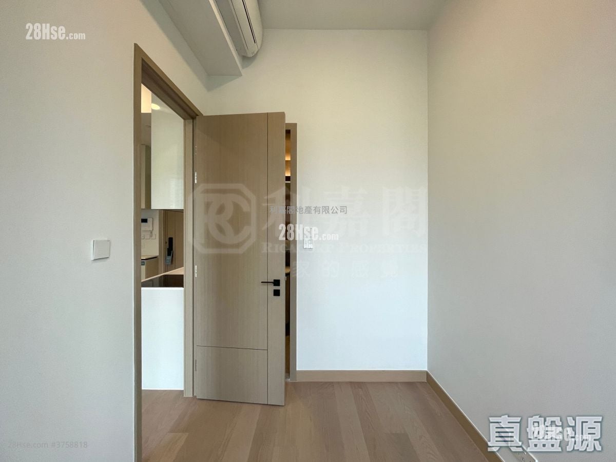 Seasons Place 售盘 1 房 , 1 浴室 322 平方尺