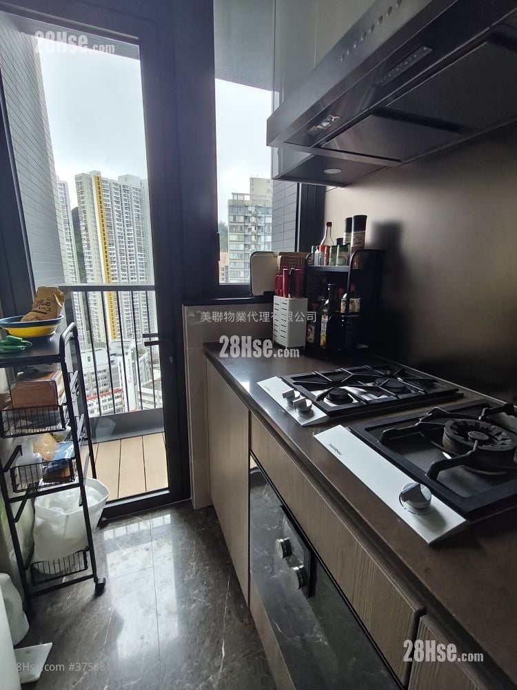 Maya Sell 2 Bedrooms , 1 Bathroom 495 ft²