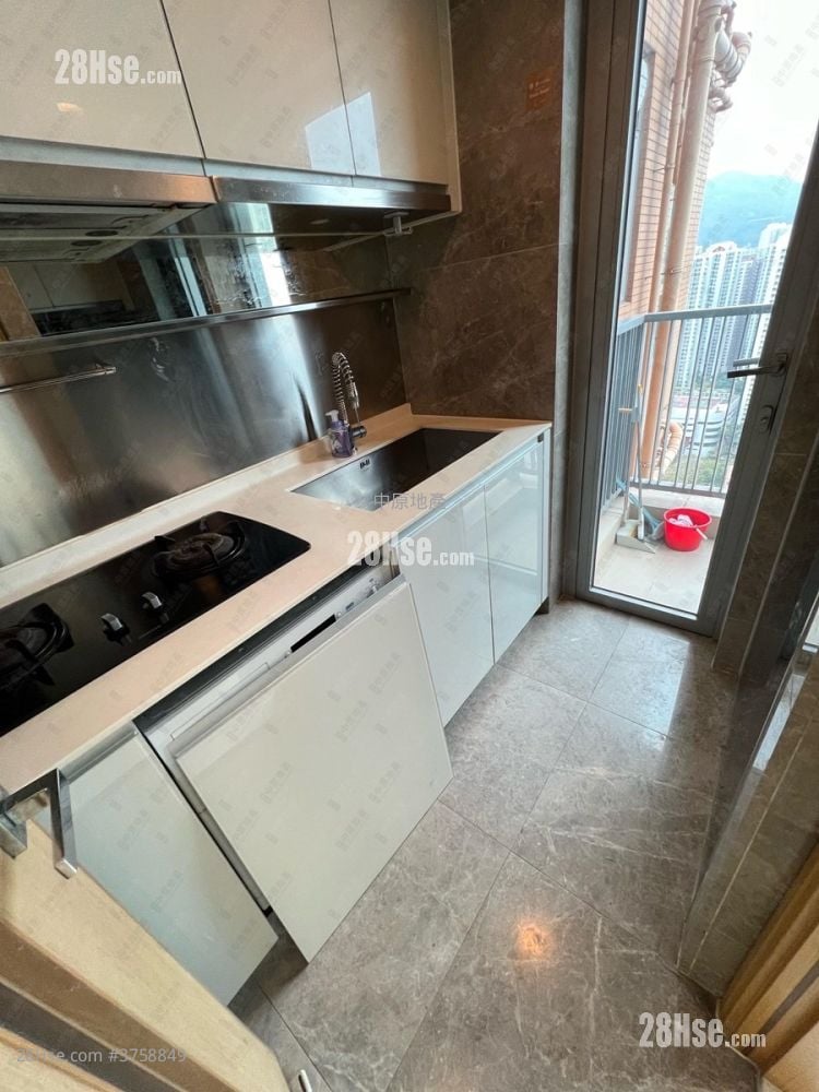 Century Gateway Sell 2 Bedrooms 473 ft²