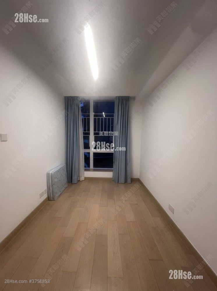 Monterey Sell 1 Bedroom 364 ft²