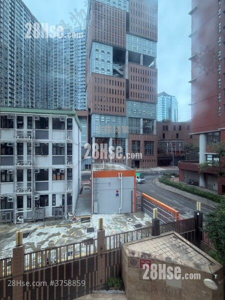 Harbour Place Sell 3 Bedrooms 589 ft²