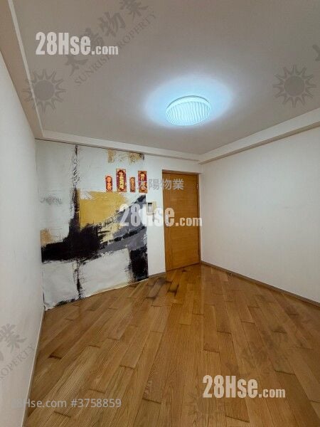 Harbour Place Sell 3 Bedrooms 589 ft²