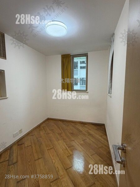 Harbour Place Sell 3 Bedrooms 589 ft²