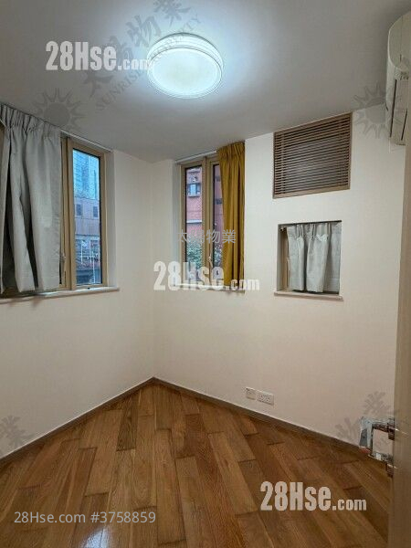 Harbour Place Sell 3 Bedrooms 589 ft²