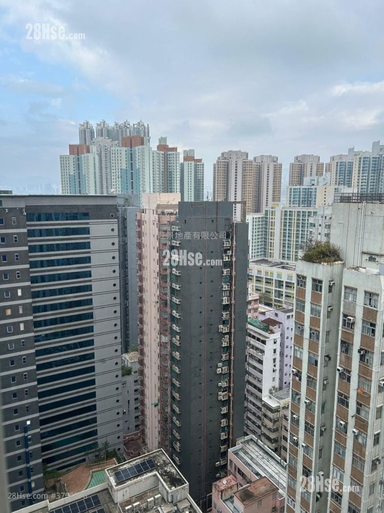 Hong Wah Mansion Sell 2 Bedrooms 325 ft²