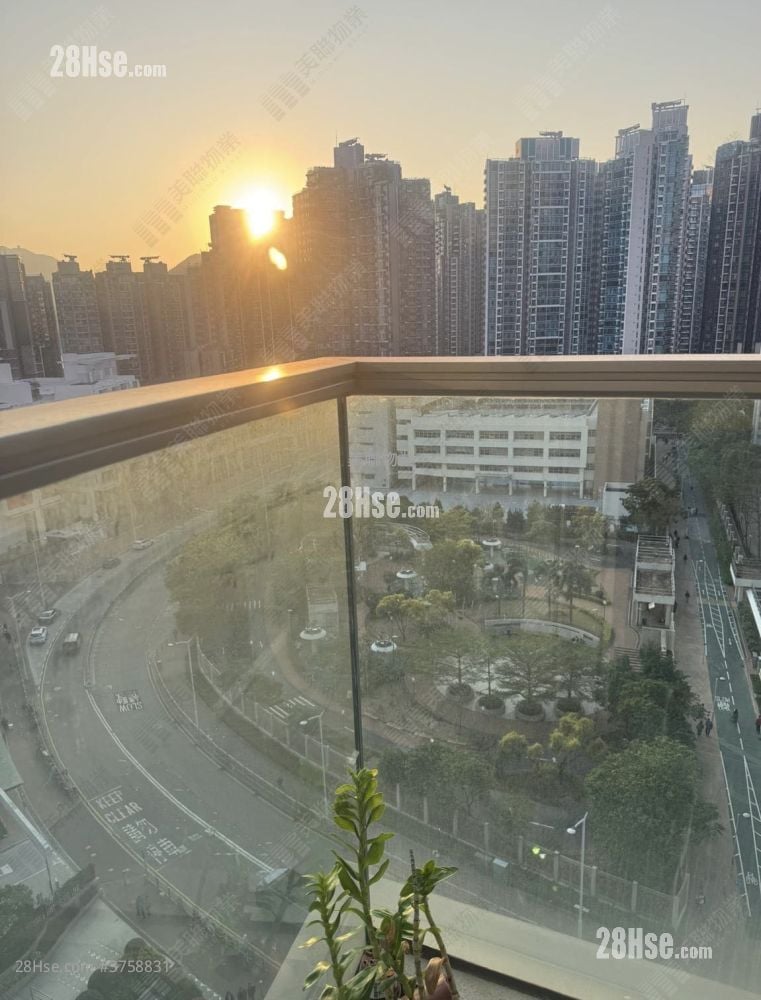 Savannah Sell 2 Bedrooms 464 ft²