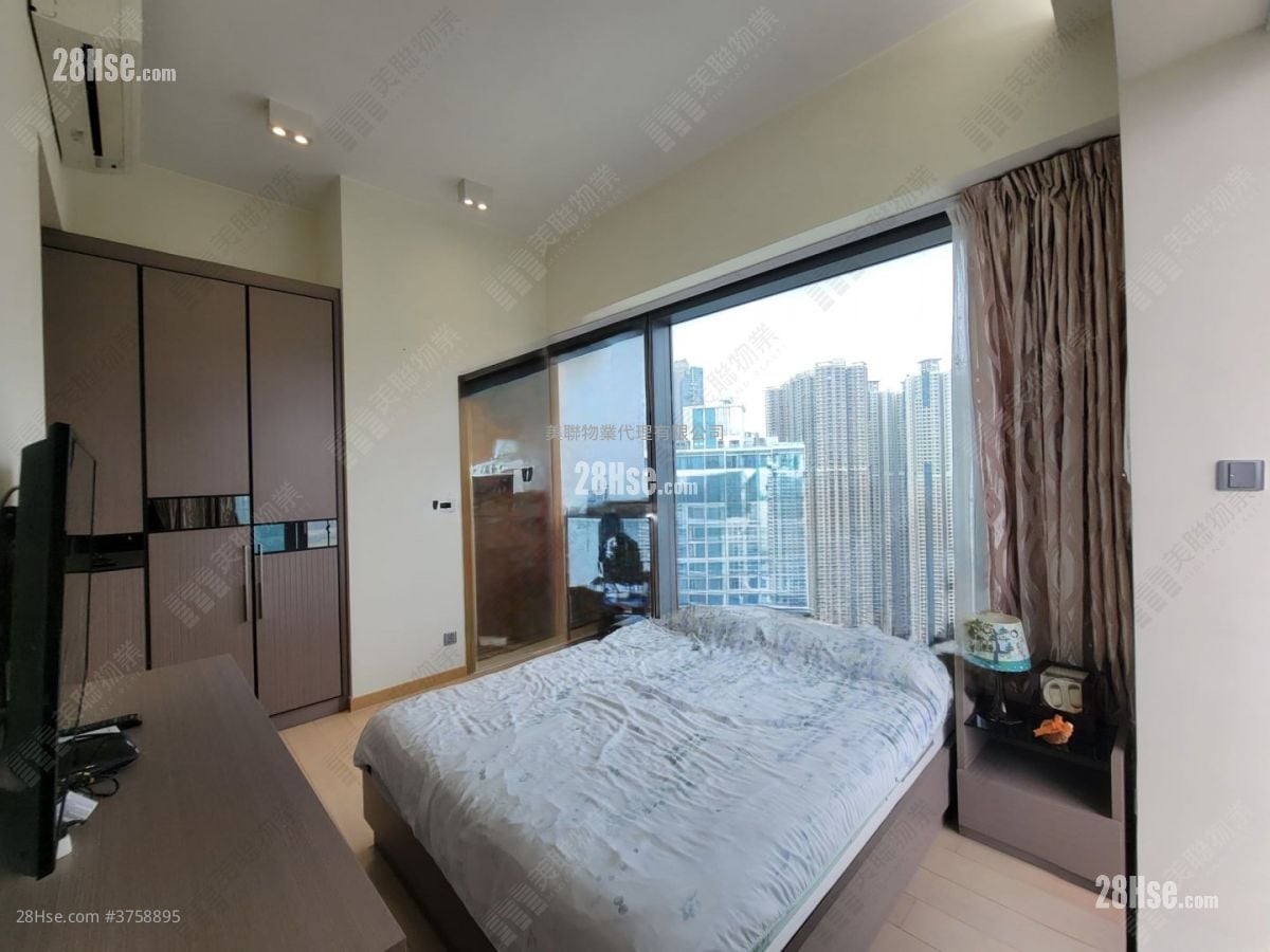 Twin Peaks Sell 4 Bedrooms 1,258 ft²