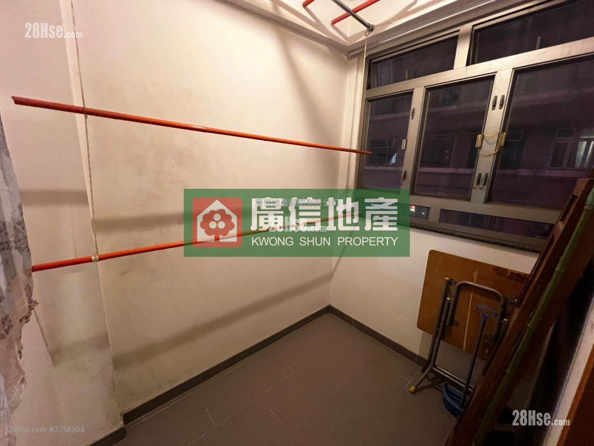 Apartment Sell 2 Bedrooms , 1 Bathroom 501 ft²