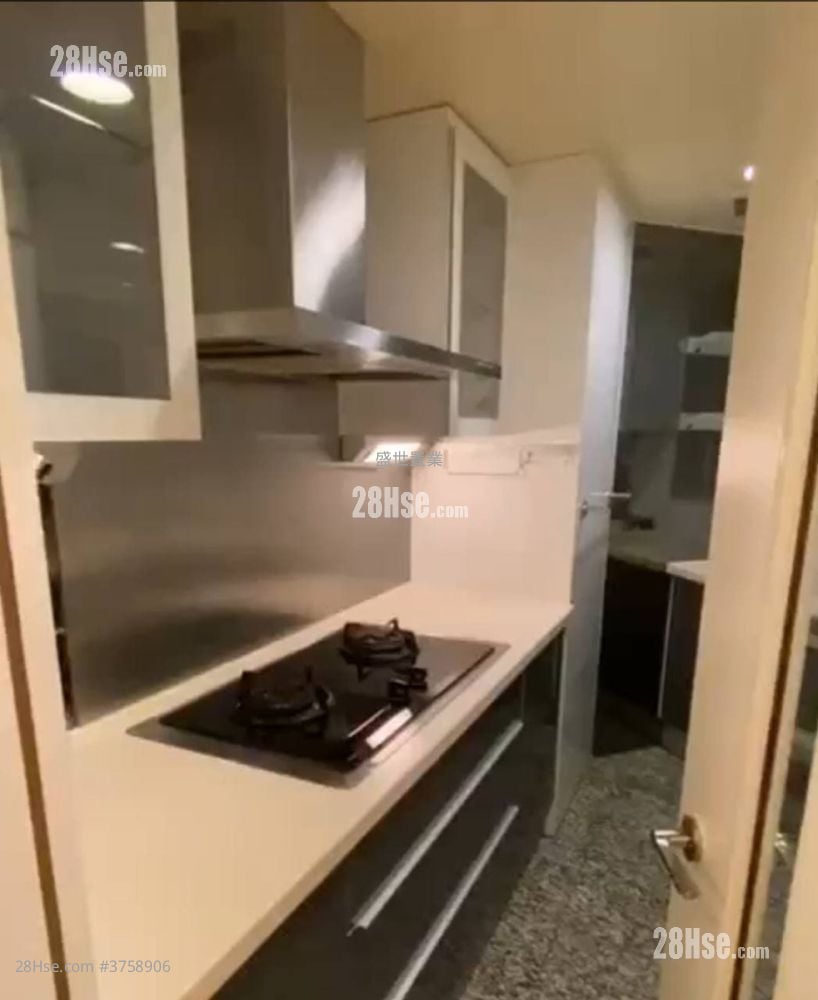 名城 售盘 4 房 , 3 浴室 842 平方尺