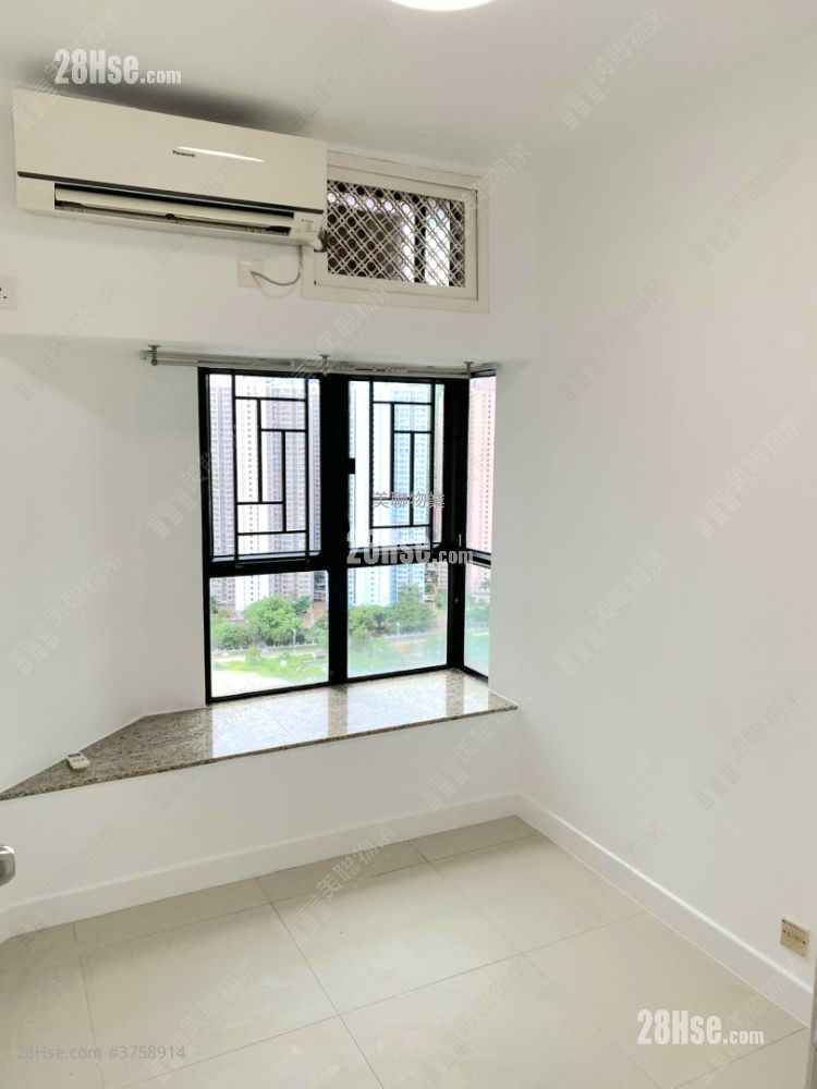 Nan Fung Plaza Sell 3 Bedrooms , 2 Bathrooms 806 ft²