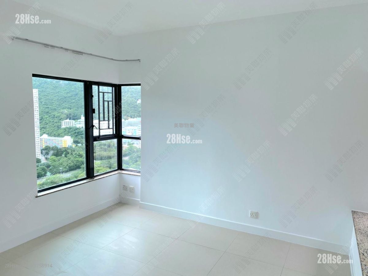 Nan Fung Plaza Sell 3 Bedrooms , 2 Bathrooms 806 ft²