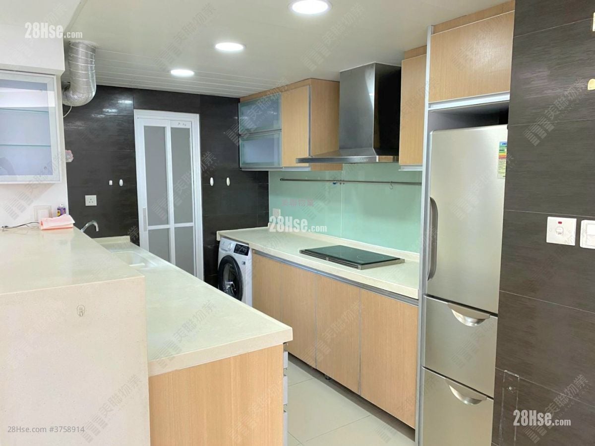 Nan Fung Plaza Sell 3 Bedrooms , 2 Bathrooms 806 ft²