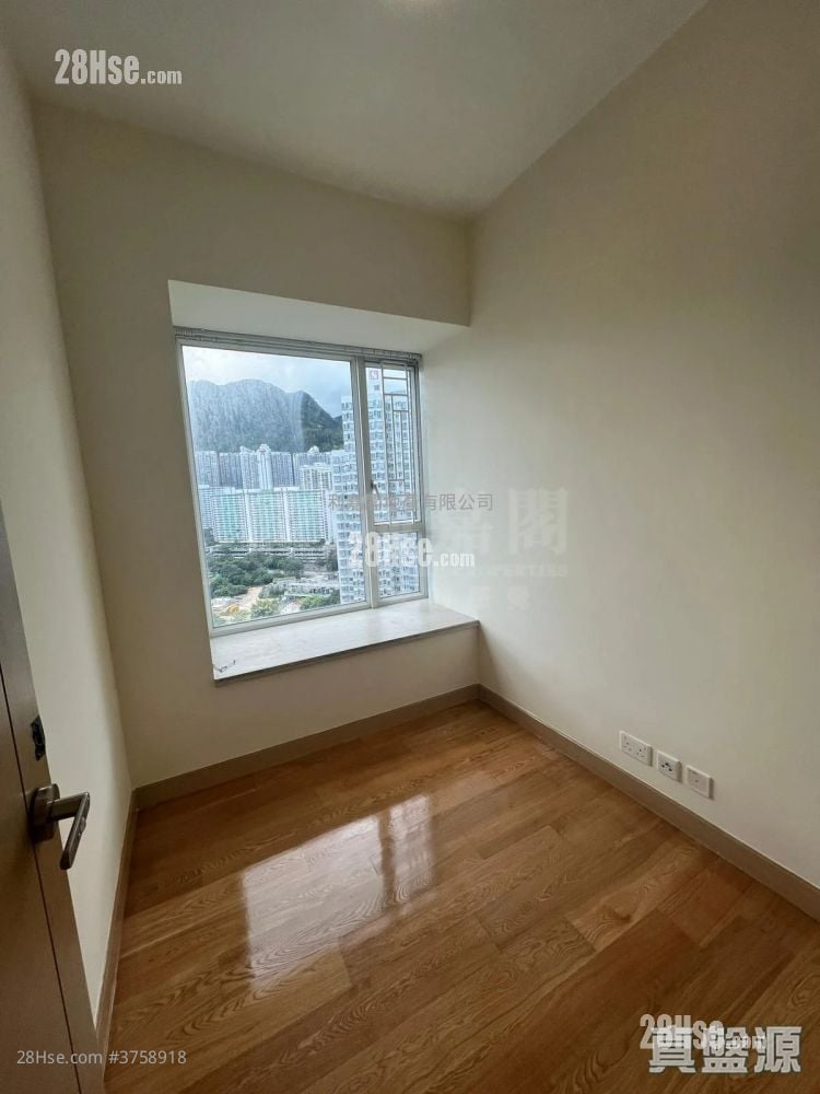 现崇山 售盘 3 房 , 2 浴室 715 平方尺