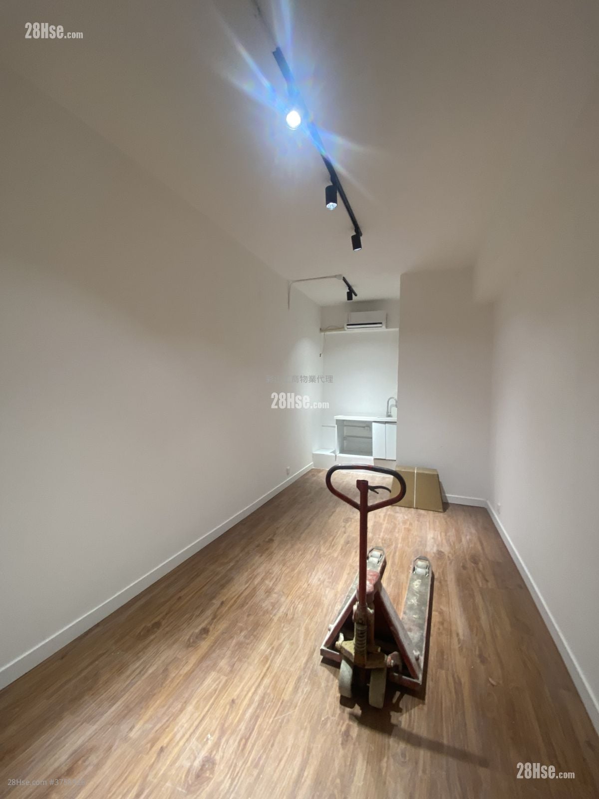 Yee Tak Factory Building Rental