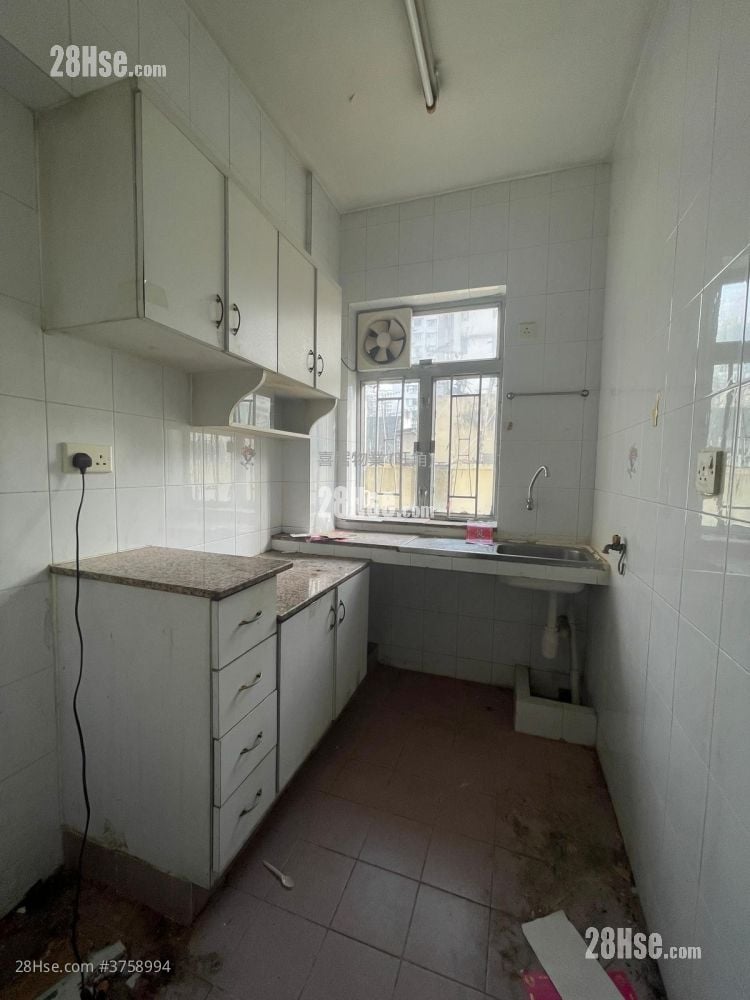 Lee Kwan Building Sell 3 Bedrooms 527 ft²