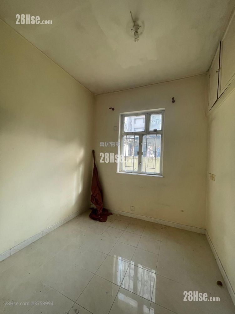 Lee Kwan Building Sell 3 Bedrooms 527 ft²