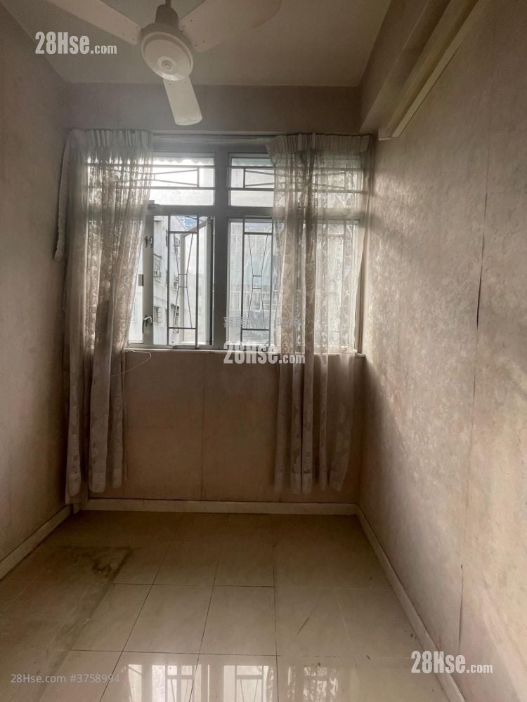 Lee Kwan Building Sell 3 Bedrooms 527 ft²