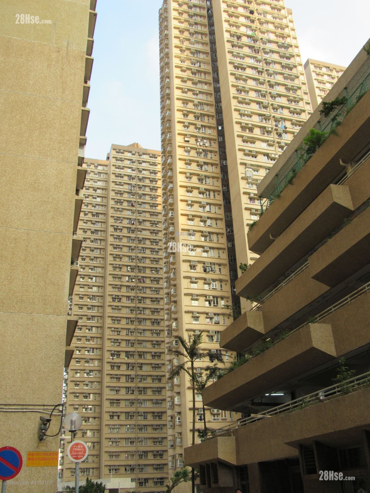 Yue On Court Sell 2 Bedrooms 469 ft²