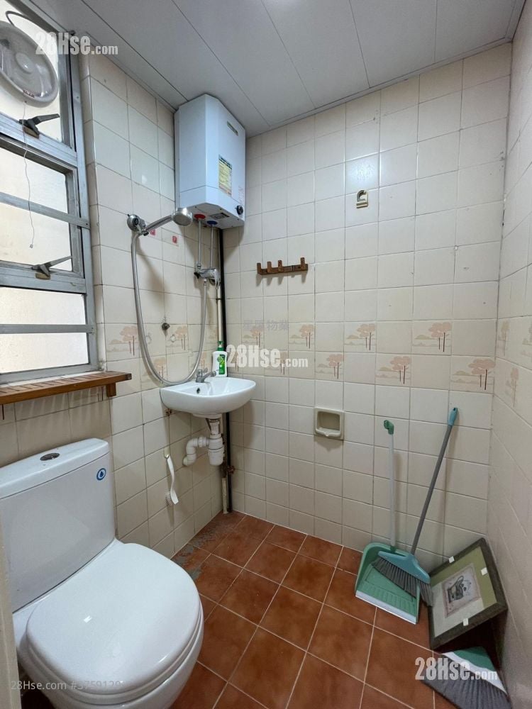 Yee Fu Building Sell 2 Bedrooms , 1 Bathroom 244 ft²
