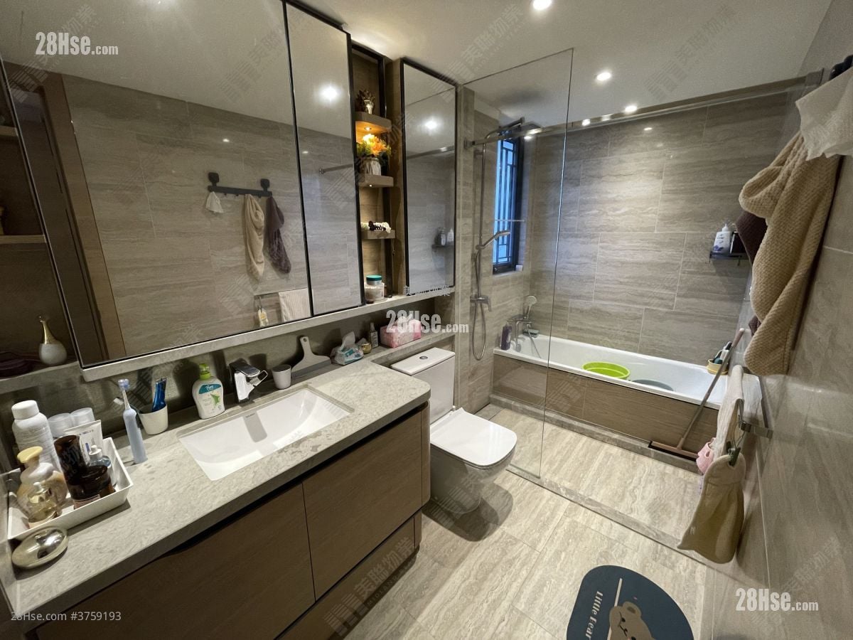 Solaria Sell 4 Bedrooms , 3 Bathrooms 1,066 ft²