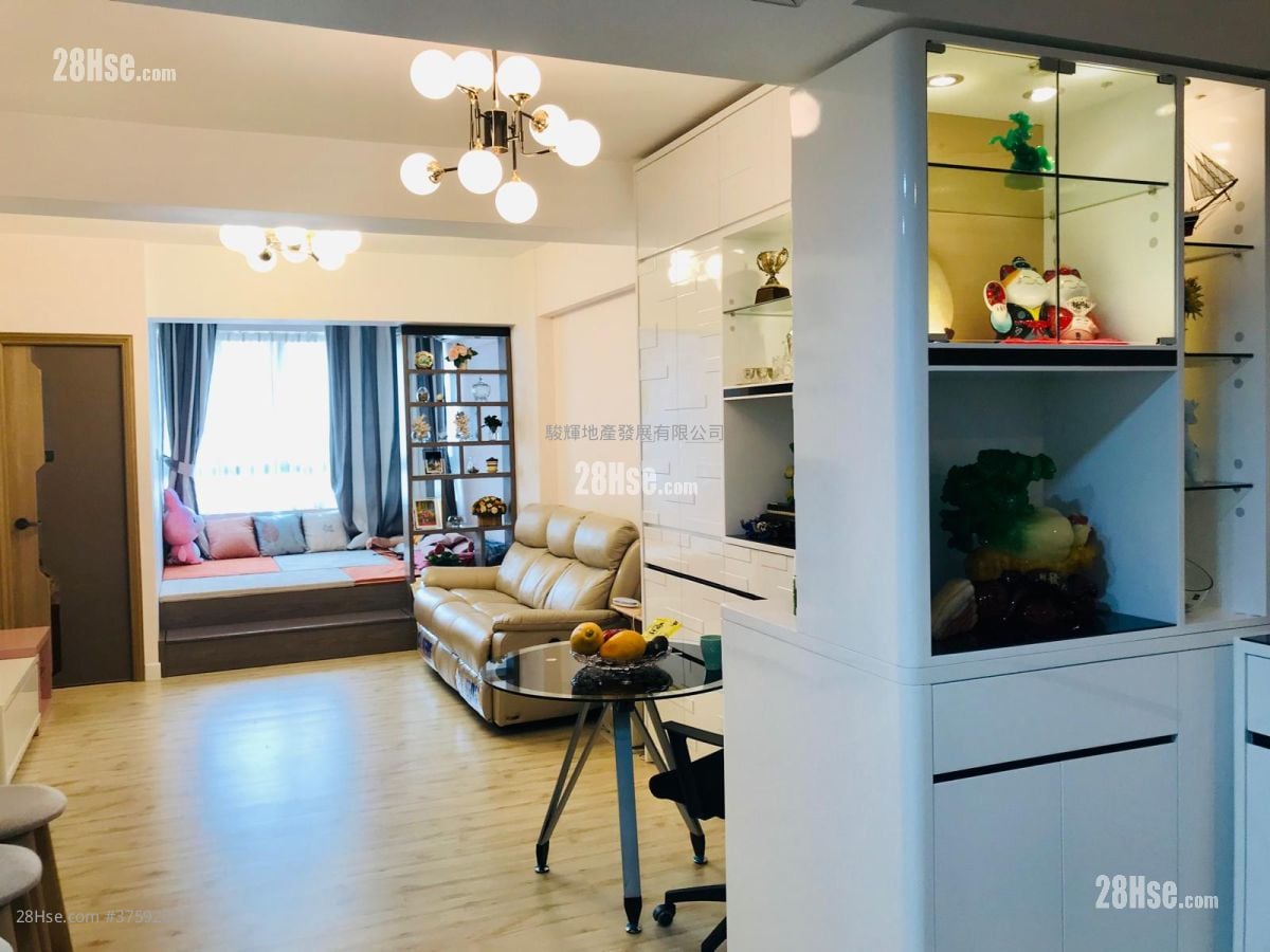 Kam Tong Building Sell 3 Bedrooms , 2 Bathrooms 640 ft²