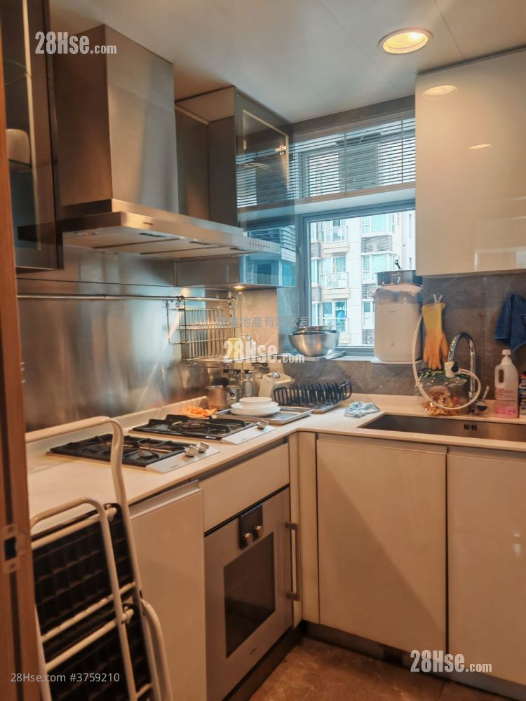 Century Gateway Sell 3 Bedrooms , 2 Bathrooms 661 ft²