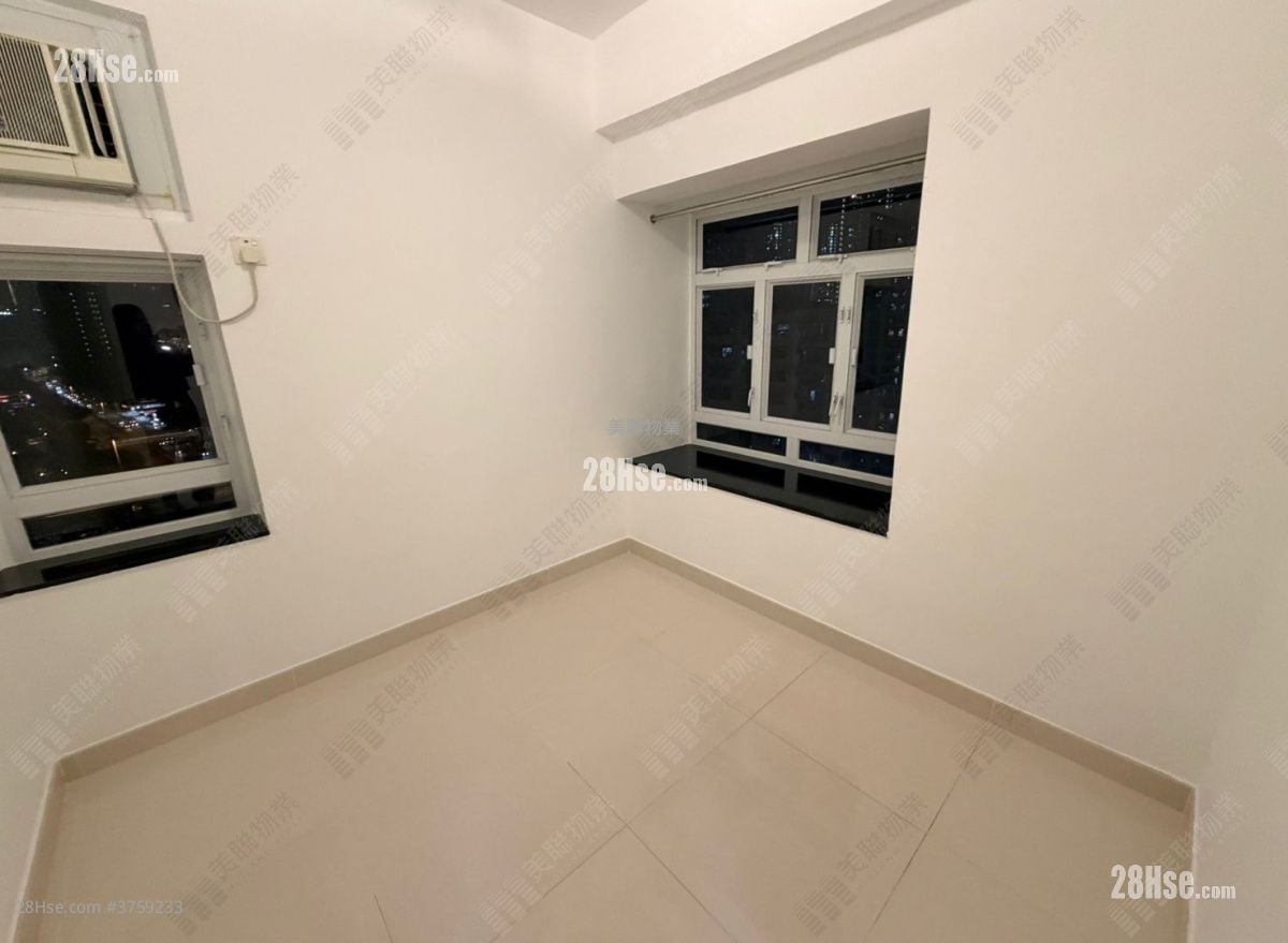 Ho Fai Garden Sell 3 Bedrooms , 1 Bathroom 437 ft²
