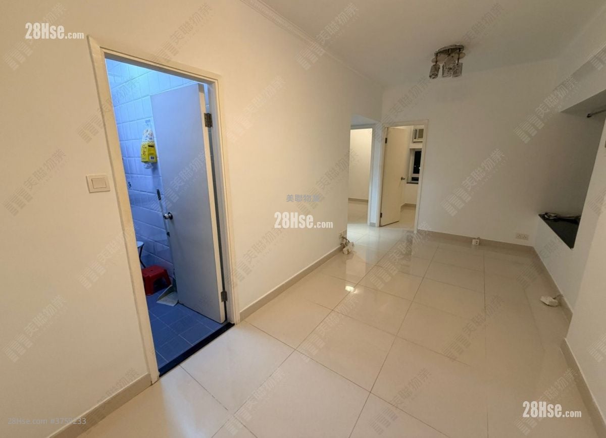 Ho Fai Garden Sell 3 Bedrooms , 1 Bathroom 437 ft²