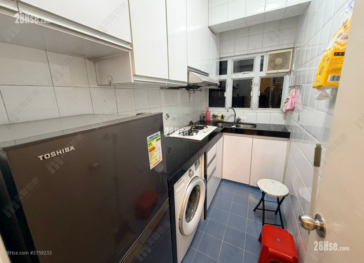 Ho Fai Garden Sell 3 Bedrooms , 1 Bathroom 437 ft²