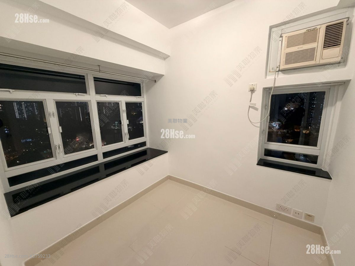 Ho Fai Garden Sell 3 Bedrooms , 1 Bathroom 437 ft²