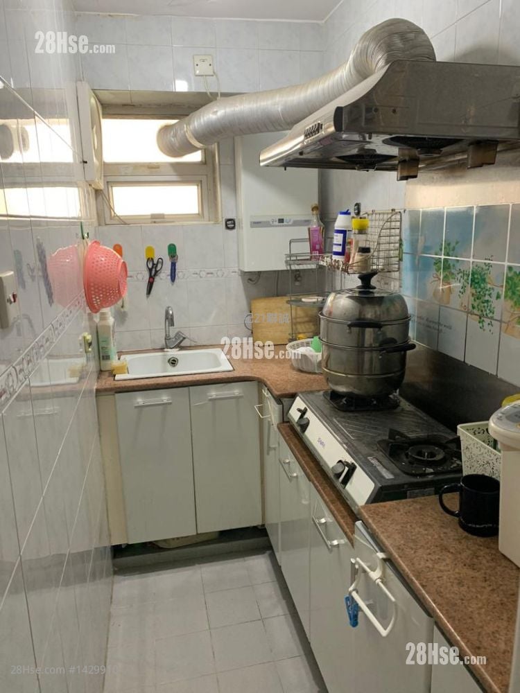 Cheung Wo Court Sell 2 Bedrooms , 1 Bathroom 441 ft²