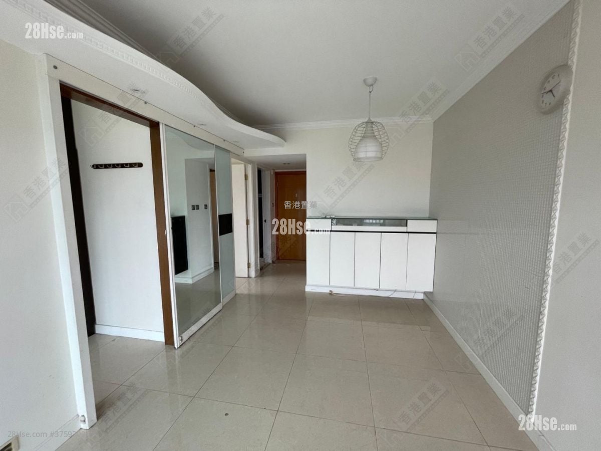 Hampton Place Sell 2 Bedrooms , 1 Bathroom 459 ft²