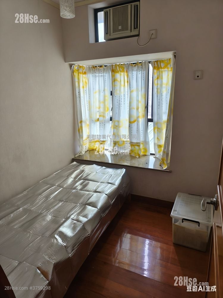 Nan Fung Plaza Sell 3 Bedrooms 806 ft²