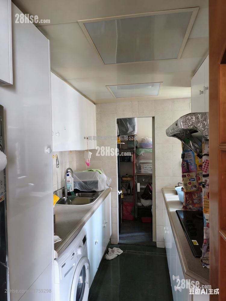 Nan Fung Plaza Sell 3 Bedrooms 806 ft²